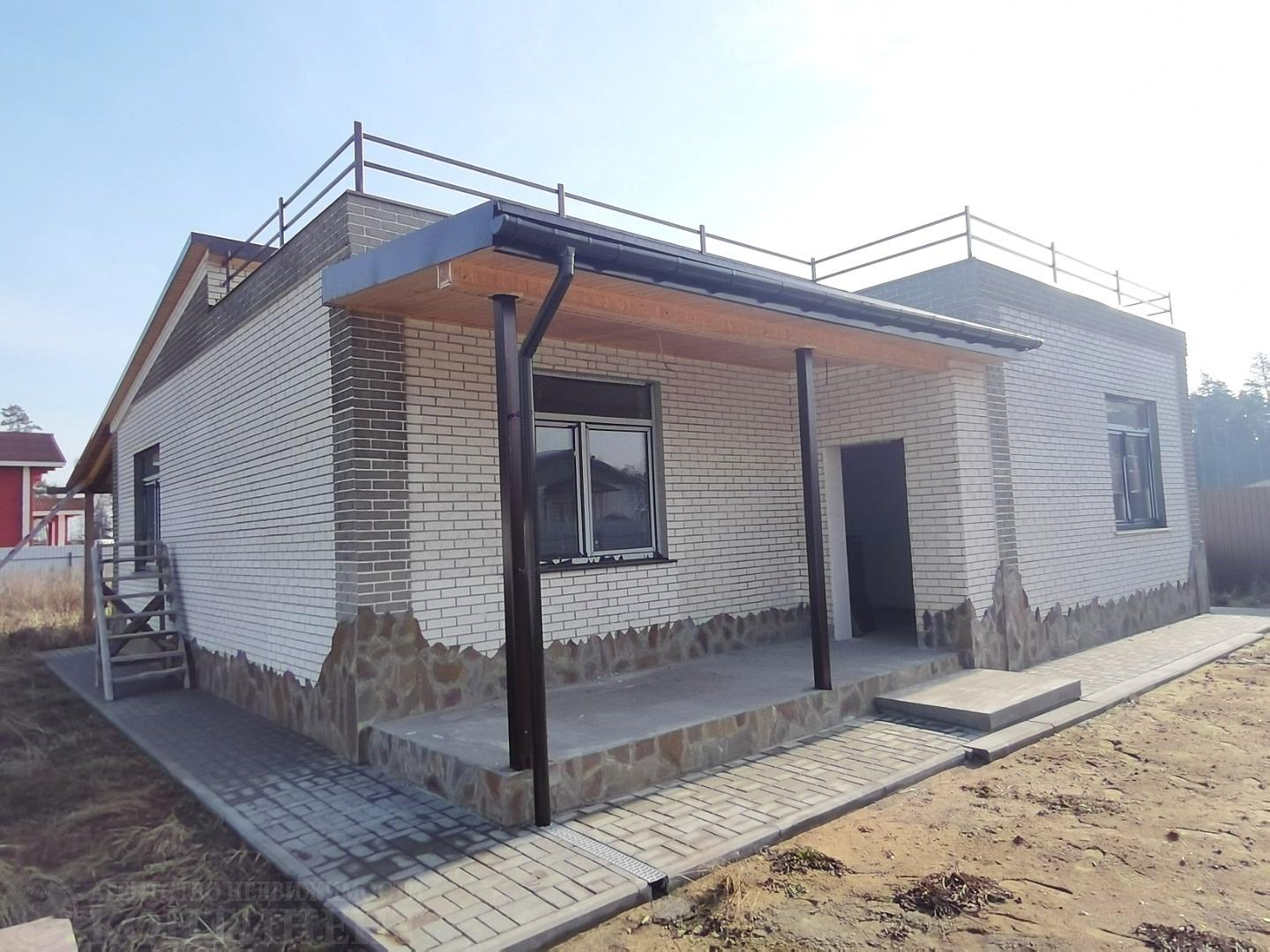  Продается дом 152,5 м² на участке 10 соток, 18 км от МКАД, Щелковское шоссе
Адрес: Московская обл., г.о. Щёлково, территория Отрада-2

 Дом для круглогодичного проживания
 Одноэтажный, построен по индивидуальному проекту
 Высота потолков — от 3.5 до 4.5 метров
 Материал стен — газоблок D500
 Фундам