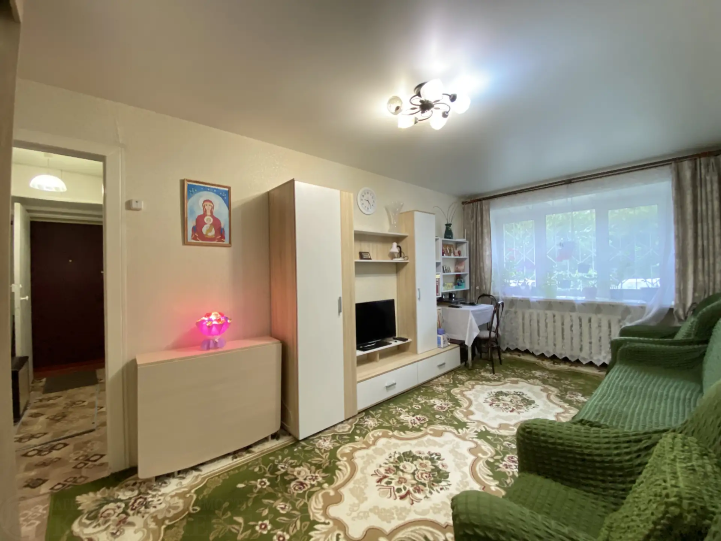 Продается однокомнатная квартира в г. Фрязино, ул. Попова, д. 5А.
Квартира расположена на первом этаже пятиэтажного панельного дома. Квартира светлая, уютная в 5 минут пешком до ж/д станции Фрязино-товарная, 5 минут до спортивного комплекса с футбольным полем, в пешей доступности дк «Исток» (центр к